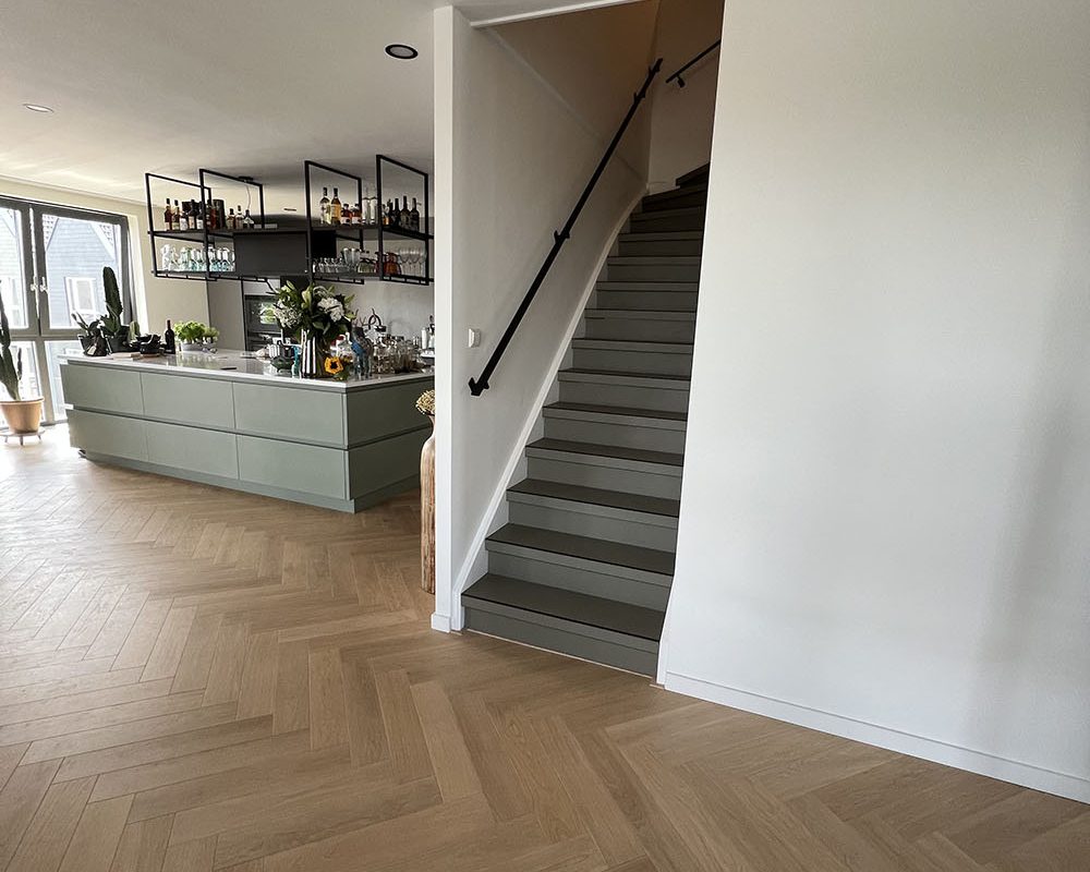 traprenovatie beton in de kleur RAL7002